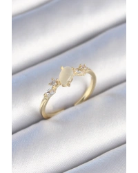 Pirinç Gold Renk Zirkon Taşlı Oval Beyaz Mineli Kadın Yüzük