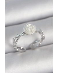 Pirinç Gümüş Renk Beyaz Gül Model Ayarlanabilir Kadın Yüzük