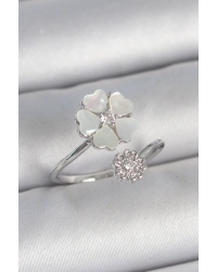 Pirinç Gümüş Renk Beyaz Mineli Çiçek Model Zirkon Taş Detay Kadın Yüzük