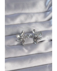 Pirinç Gümüş Renk İnci Detay Çiçek Tasarımlı Küpe