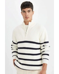 Standart Fit Dik Yaka Yarım Fermuarlı Çizgili Triko Kazak