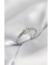 Zirkon Taşlı Gümüş Renk Pirinç Kadın Yüzük