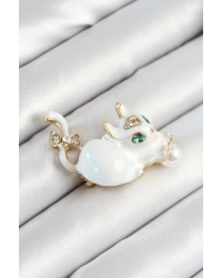 Zirkon Taşlı İnci Detaylı Beyaz 3D Kedi Figürlü Gold Renk Kadın Broş