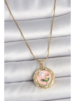 316L Çelik Gold Renk Zincir Pembe Çiçek İşlemeli inci Detay Portre Model Kadın Kolye