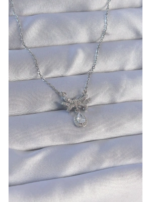 316L Çelik Zincirli Gümüş Renk Zirkon Taşlı Damla Detay Fiyonk Model Kolye