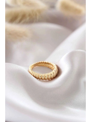 Altın Renk Ayarlamalı Burgu Kadın Yüzük