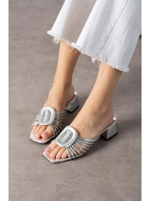 Anca Gümüş Rugan Topuklu Terlik