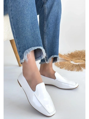 Betra Beyaz Rugan Babet Ayakkabı