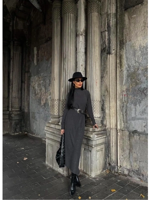 Boğazlı kalın bürümcük uzun elbise siyah