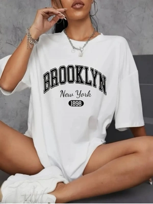 Brooklyn Harf Baskılı Düşük Omuzlu T-shirt, Rahat Kısa Kollu Bol T-shirt, Kadın Giyim - Beyaz