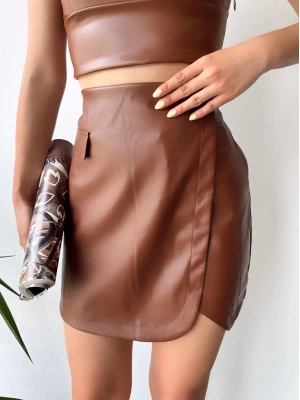 Cep detaylı oval kapaklı deri etek kahve h240048