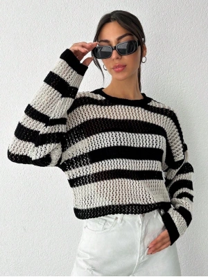 Çizgili bisiklet yaka triko kazak beyazsiyah