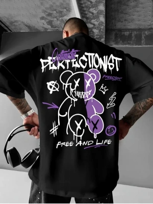 Erkek OversizeGrafik Tişört CAMPBRASTCOOPERATION Kalın Yazı Bisiklet Yaka, Kısa Kol, Kalın Mor ve Siyah Desenli Yazlık Sokak Kıyafeti - Siyah