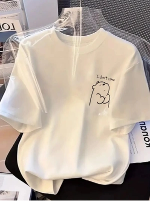 [Günlük T-Shirt] Hafif Kadın Günlük T-Shirt | Bol Kesim, Kısa Kollu, Yuvarlak Yaka, Eğlenceli Karikatür Ayı ve Umrumda Değil Baskı - Günlük Stil, İlkbahar/Yaz- Beyaz