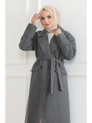 Kadın Kaşe Kaban – Uzun Boy Kruvaze Yaka Kuşaklı Tesettür Kaşe Kışlık Kaban, Astarlı Şık Yünlü Dokuma Oversize Rahat Kalıp Cepli Düğmeli Modern Kap Modeli - Gri