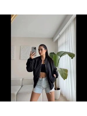 Kadın Siyah Bomber Mont – Oversize Rahat Kalıp, Fermuarlı Cepli, Günlük Kombinlere Uygun Hafif Kapitone Mont- Siyah