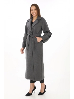 Kadın Uzun Kaşe Kaban – Yünlü Dokuma Kaşmir Kumaş, Kruvaze Yaka, Kuşaklı Astarlı Tesettür Uyumlu Şık Kışlık Siyah Model - Füme