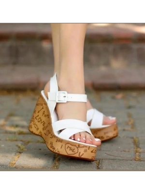 Kenja Beyaz Cilt Dolgu Topuk Sandalet