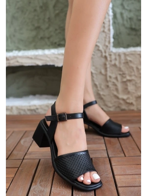 Laera Siyah Cilt Topuklu Sandalet