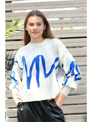 Mavi çizgili bisiklet yaka kazak beyaz