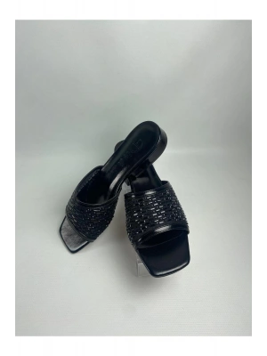 Ortu Siyah Cilt İşlemeli Terlik