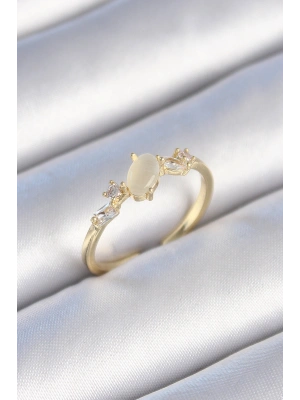 Pirinç Gold Renk Zirkon Taşlı Oval Beyaz Mineli Kadın Yüzük