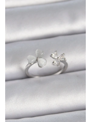 Pirinç Gümüş Renk Ayarlanabilir Zirkon Taşlı Beyaz Mineli Kalp Model Kadın Yüzük