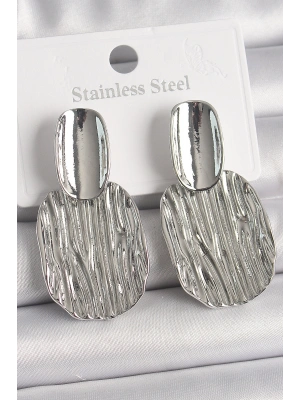 Pirinç Gümüş Renk İşlemeli Kare Plaka Model Kadın Küpe