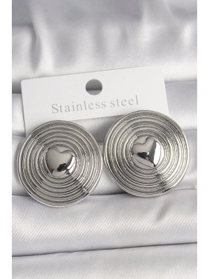 Pirinç Gümüş Renk Kalp İşlemeli Daire Plaka Model Kadın Küpe