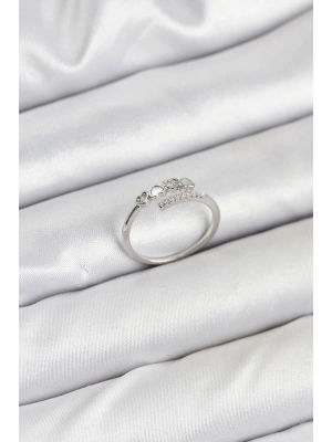 Pirinç Gümüş Renk Kalpli Detaylı Zirkon Taşlı Kadın Yüzük