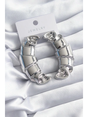 Pirinç Gümüş Renk Kruvasan Model Kadın Küpe