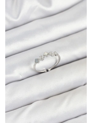 Pirinç Gümüş Renk Minimal Yonca Detaylı Kadın Yüzük