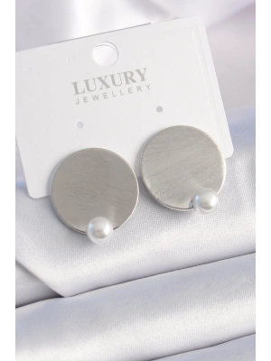 Pirinç Gümüş Renk Plaka Model İnci Detay Kadın Küpe