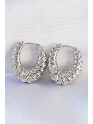 Pirinç Gümüş Renk Tırtık Detay Bombeli Halka Küpe