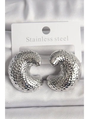 Pirinç Gümüş Renk Yılan Sırtı İşlemeli Yarım Halka Model Kadın Küpe