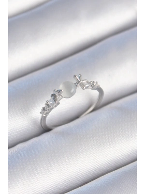 Pirinç Gümüş Renk Zirkon Taşlı Beyaz Mineli Kelebek Detay Kadın Yüzük