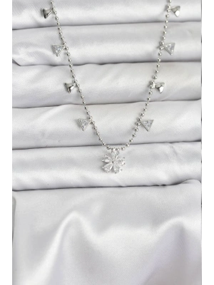 Pirinç Gümüş Renk Zirkon Taşlı Çiçek Model Kadın Kolye