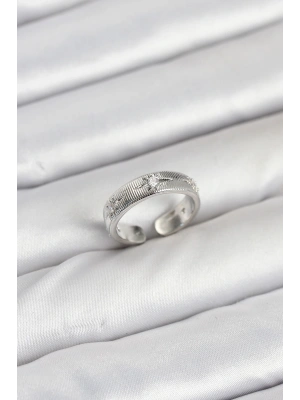 Pirinç Gümüş Renk Zirkon Taşlı Kutup Yıldızı Model Kadın Yüzük