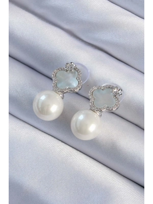 Pirinç Gümüş Renk Zirkon Taşlı Minimal Çiçek Tasarımlı Kadın Küpe