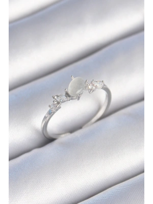 Pirinç Gümüş Renk Zirkon Taşlı Oval Beyaz Mineli Kadın Yüzük