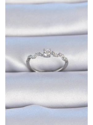 Pirinç Gümüş Renk Zirkon Taşlı Tek Taş Model Kadın Yüzük