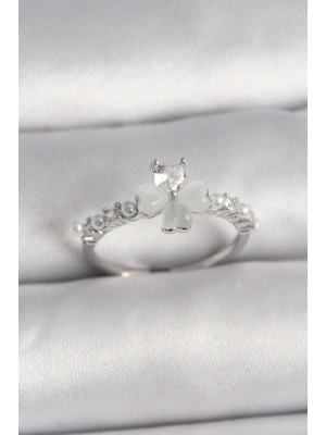 Pirinç Gümüş Renk Zirkon Taşlı Yonca Model İnci Detay Ayarlanabilir Yüzük