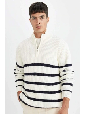 Standart Fit Dik Yaka Yarım Fermuarlı Çizgili Triko Kazak