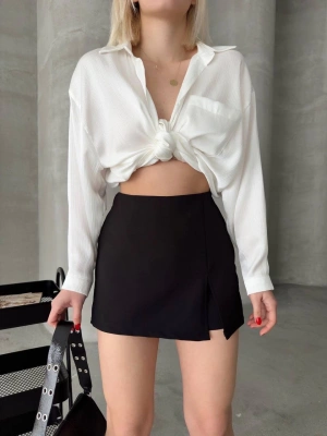 Tek yırtmajlı şort etek