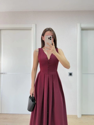 V yaka Krep Arka Ön Pens Detaylı Uzun Kolsuz Elbise - Bordo