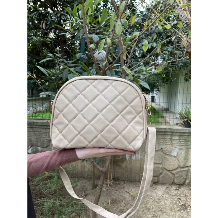 KAPİTONE FERMUARLI KADIN OMUZ ÇANTASI