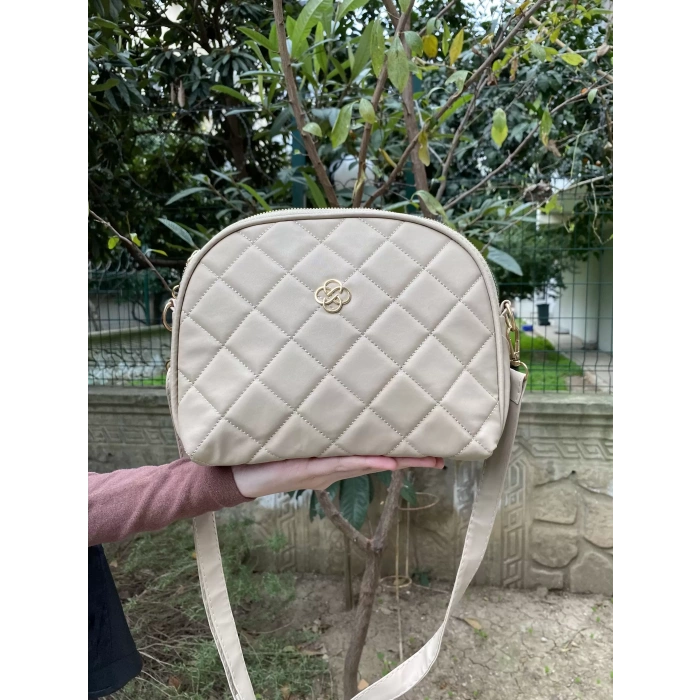 KAPİTONE FERMUARLI KADIN OMUZ ÇANTASI