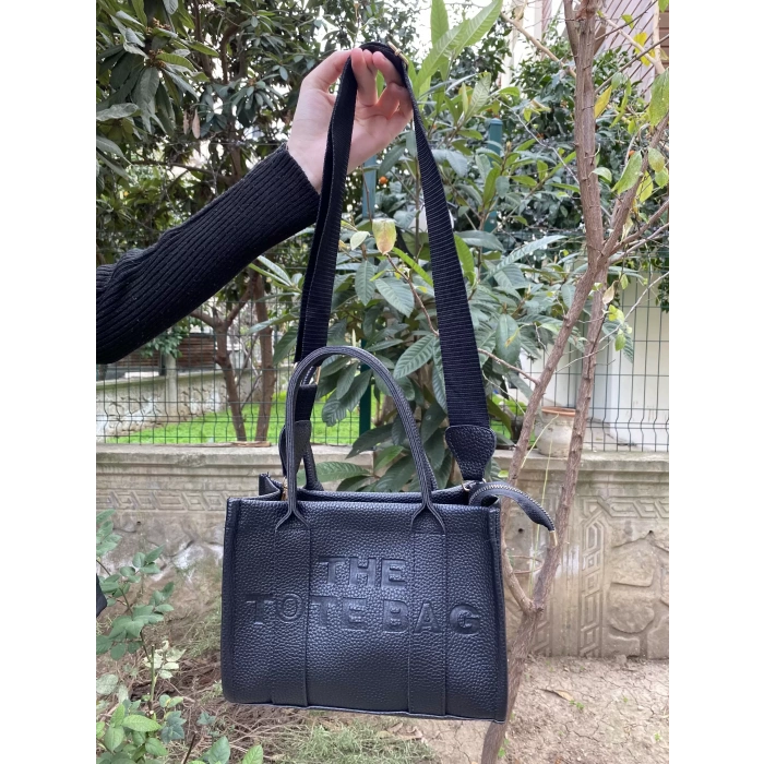 SİYAH DOKULU YAZI DETAY EL KOL ve OMUZ ÇANTASI