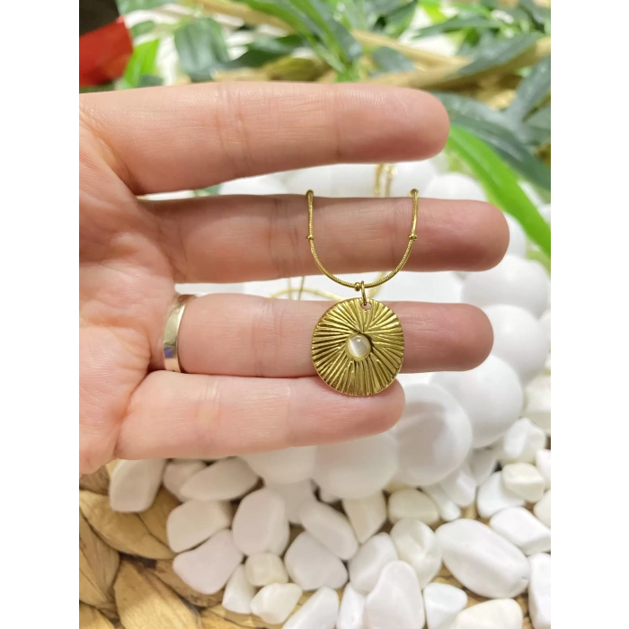 ÇELİK ALTIN RENK İNCİ DETAYLI KOLYE