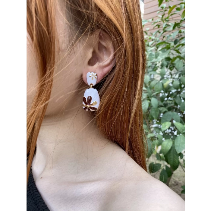 İTHAL LUX BEYAZ KAHVE ÇİÇEK FİGÜRLÜ KÜPE